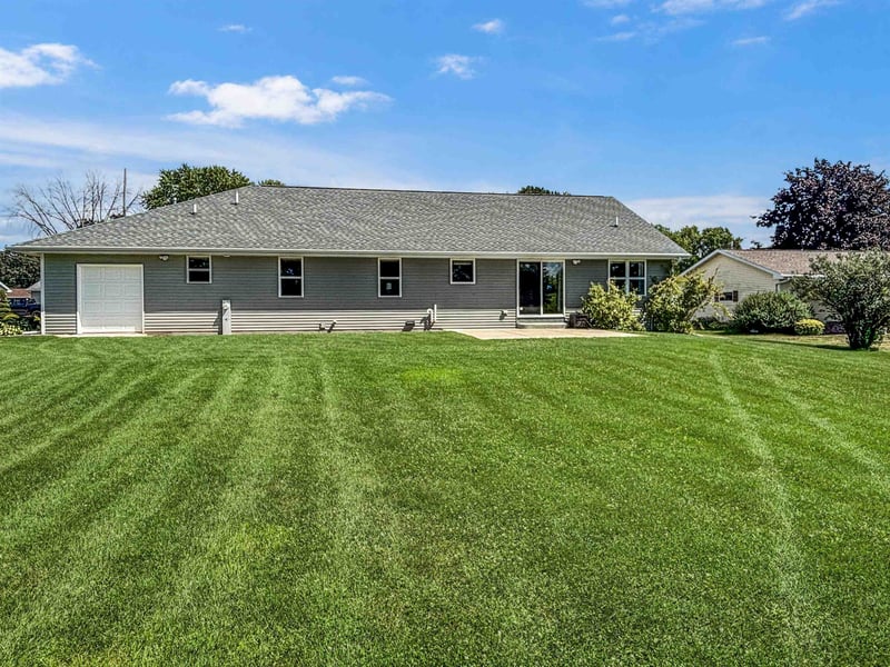 560 Superior Rd, Green Bay, WI 54311