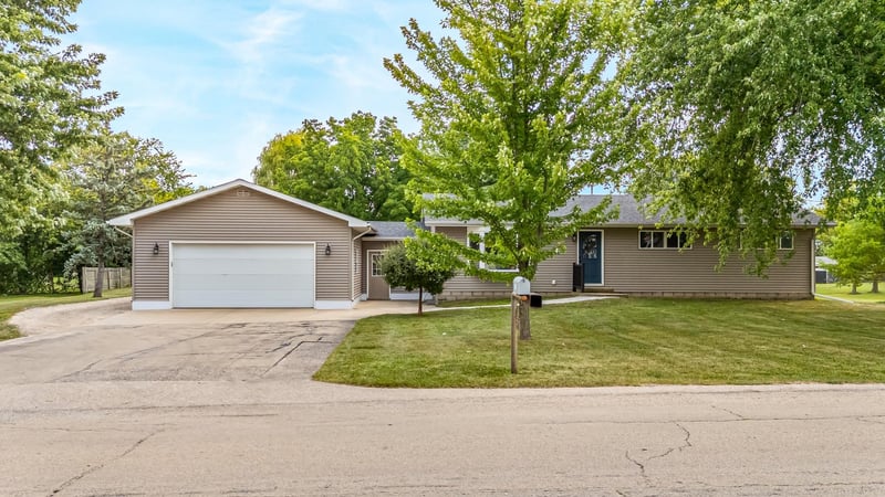 310 Lincoln Ave, Omro, WI 54963