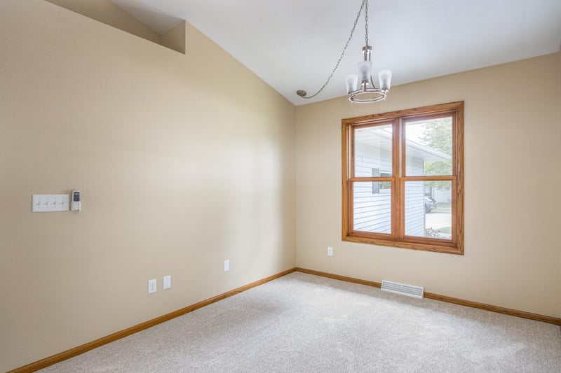 339 Windingbrook Dr, Oshkosh, WI 54904-7883