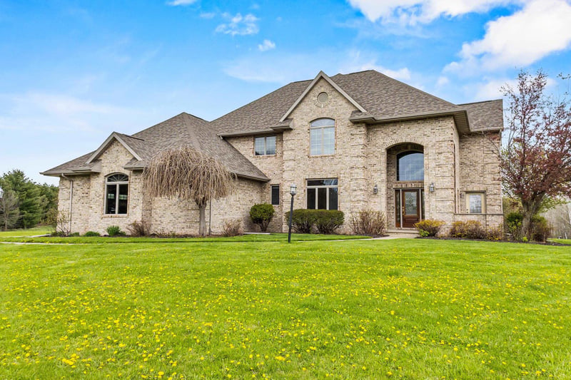 W7828 Hillview Rd, Hortonville, WI 54944