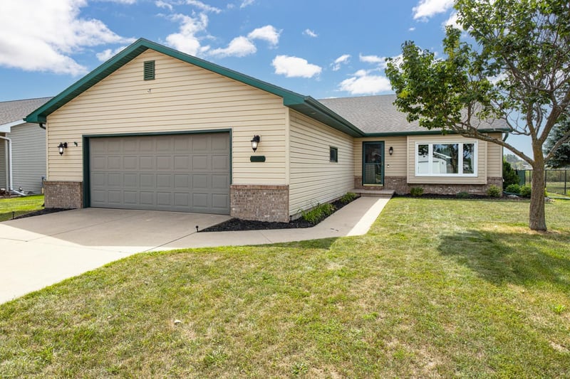 1005 Freedom Ave, Oshkosh, WI 54901-0744