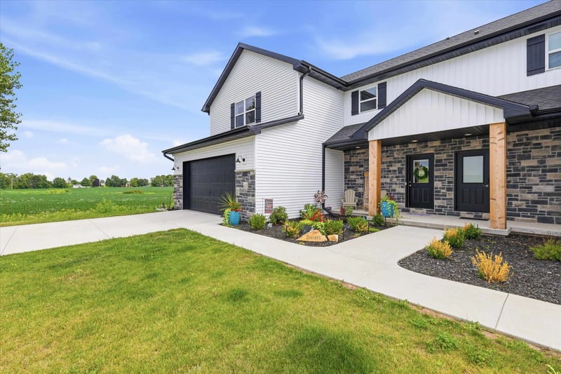 2601 St Thomas Ln, Neenah, WI 54956