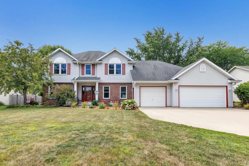 3097 Mercedes Dr, Green Bay, WI 54313