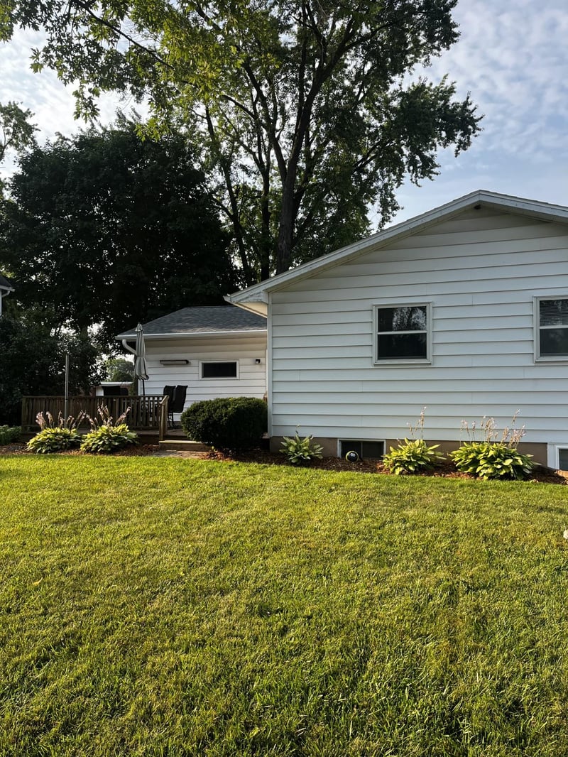 141 Robbins St, Seymour, WI 54165