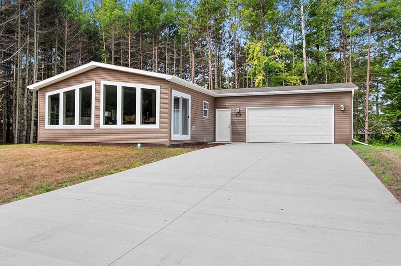 612 Allied Ct, Oconto, WI 54153