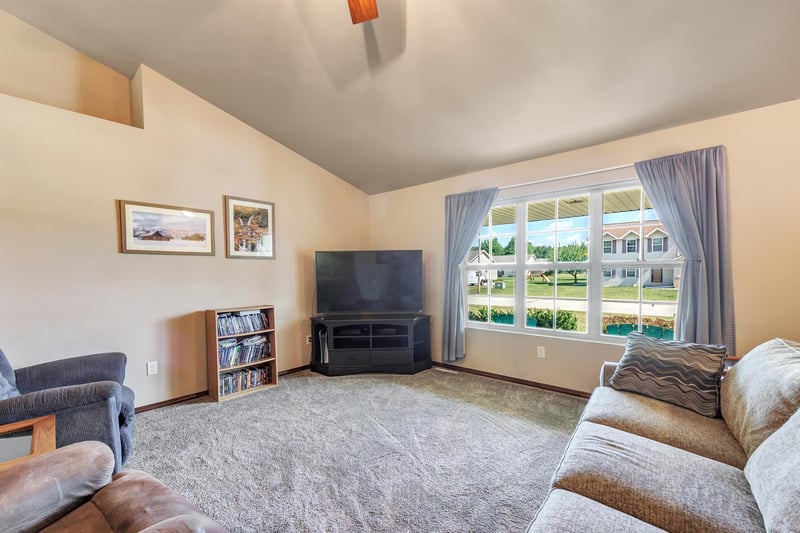 1927 Cross Creek Cir, De Pere, WI 54115-7424