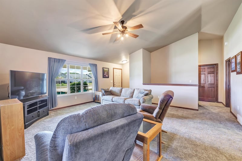 1927 Cross Creek Cir, De Pere, WI 54115-7424