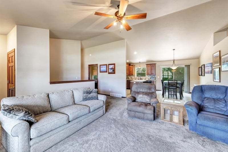 1927 Cross Creek Cir, De Pere, WI 54115-7424
