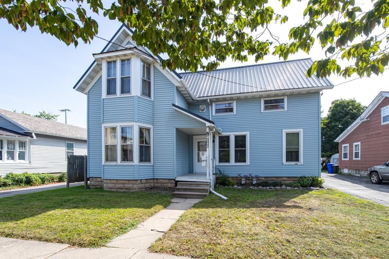 614 N Superior St, Appleton, WI 54911