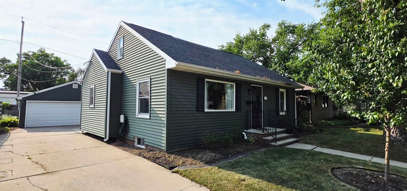 919 N Sharon St, Appleton, WI 54914