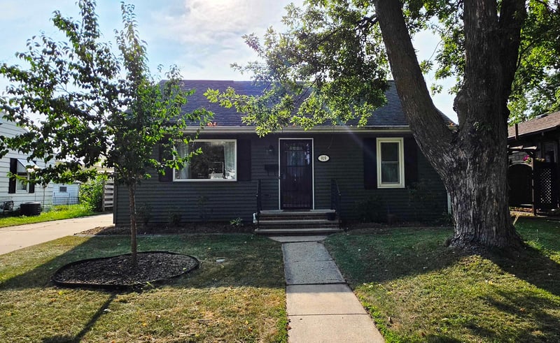 919 N Sharon St, Appleton, WI 54914