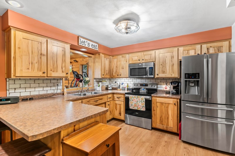 1261 Gavin Rd, Neenah, WI 54956