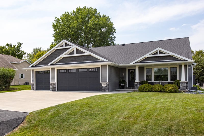4944 Ormand Beach Ct, Oshkosh, WI 54904