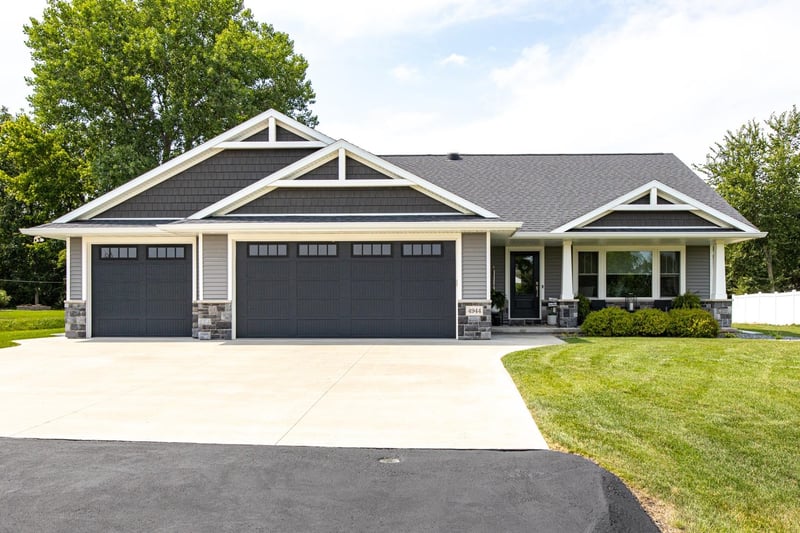 4944 Ormand Beach Ct, Oshkosh, WI 54904