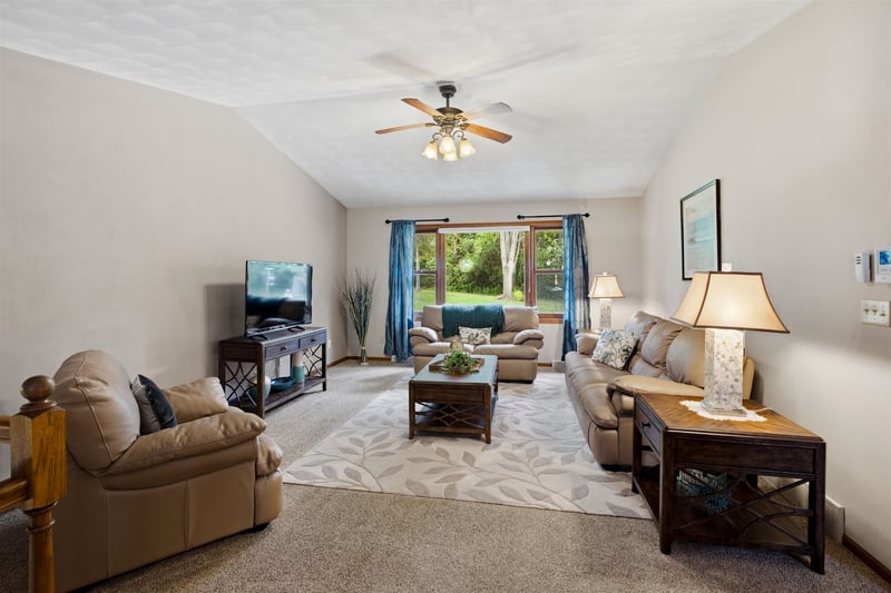 W6817 Appletree Ct, Greenville, WI 54942