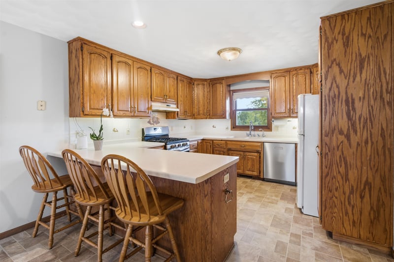 W6817 Appletree Ct, Greenville, WI 54942