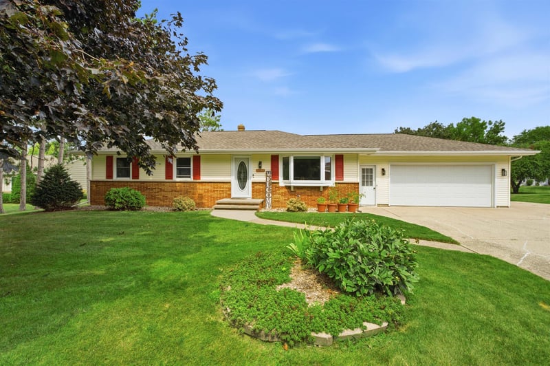 3090 W 1st Ave, Appleton, WI 54914