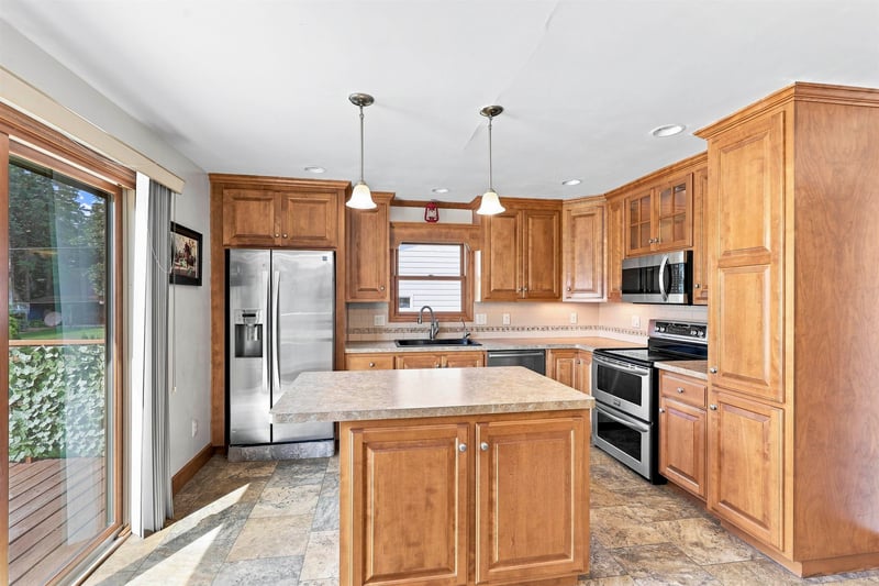 2715 W 1st Ave, Appleton, WI 54914-1141
