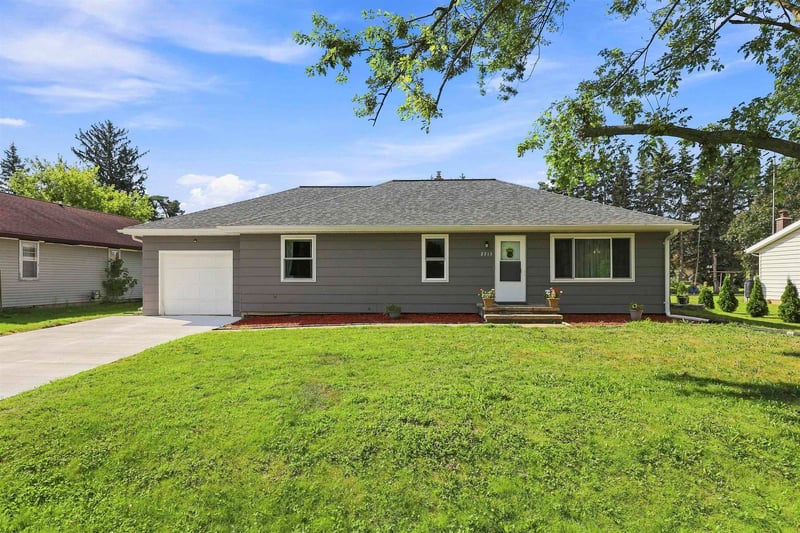 2715 W 1st Ave, Appleton, WI 54914-1141