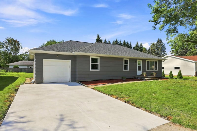 2715 W 1st Ave, Appleton, WI 54914-1141