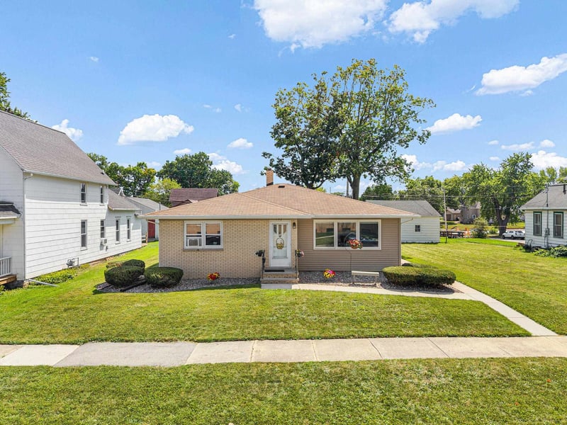 123 W 8th St, Kaukauna, WI 54130