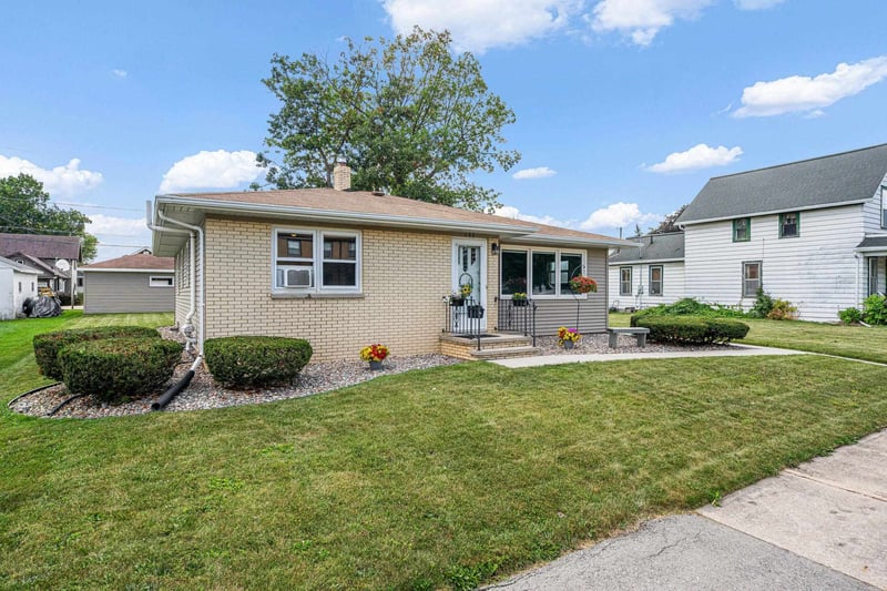 123 W 8th St, Kaukauna, WI 54130