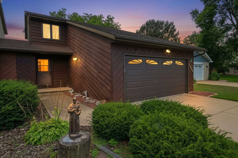 1043 Coppens Rd, Green Bay, WI 54303-3864