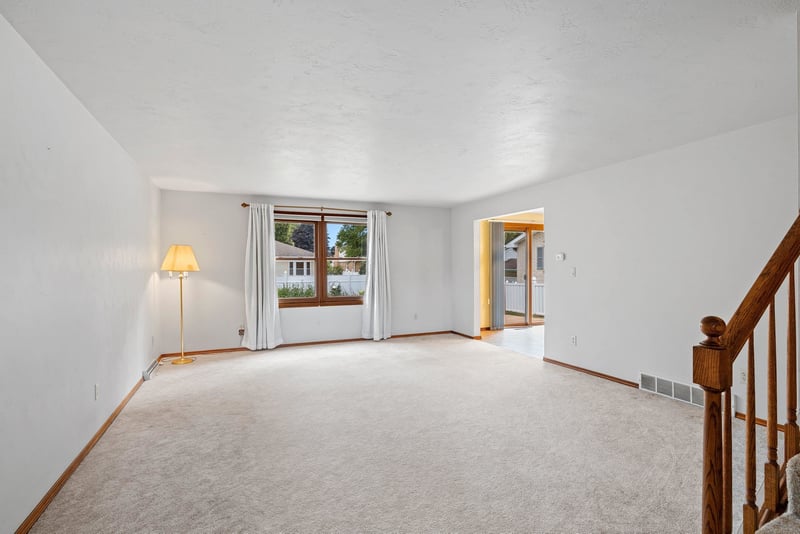 1043 Coppens Rd, Green Bay, WI 54303-3864