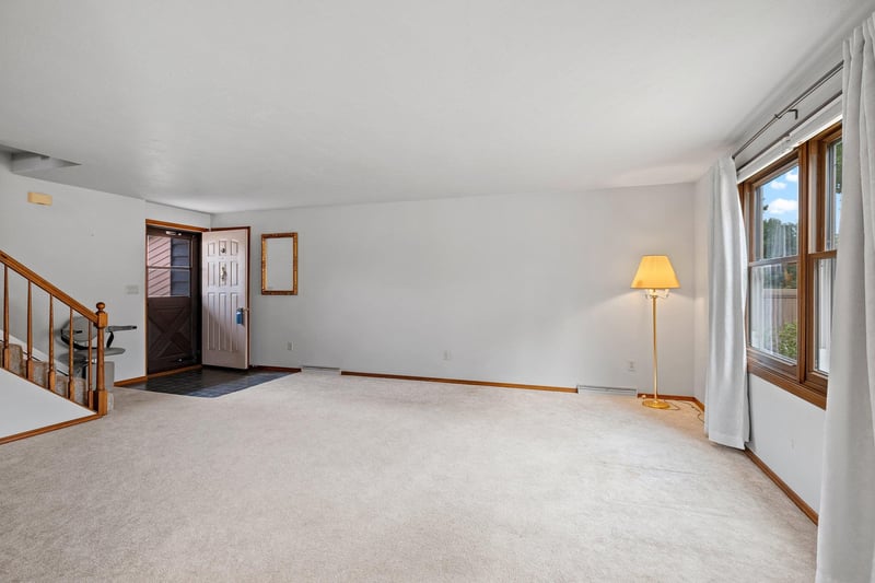 1043 Coppens Rd, Green Bay, WI 54303-3864
