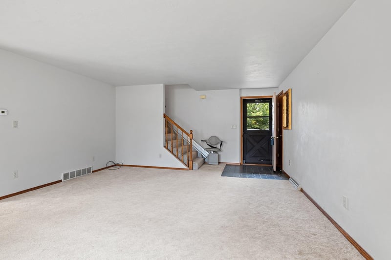 1043 Coppens Rd, Green Bay, WI 54303-3864
