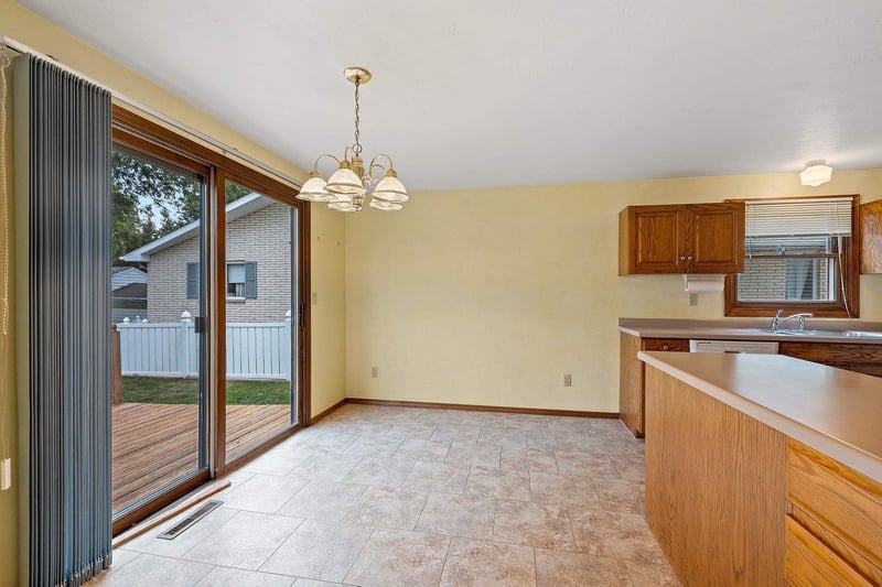1043 Coppens Rd, Green Bay, WI 54303-3864
