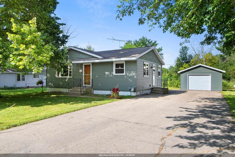 N5643 N Franklin St, Shawano, WI 54166