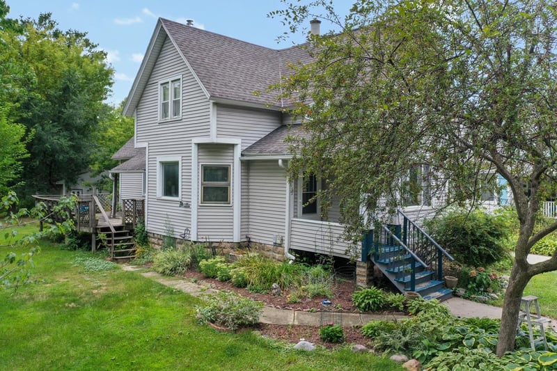 1240 S Jackson St, Green Bay, WI 54301-3038
