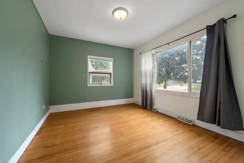 1240 S Jackson St, Green Bay, WI 54301-3038