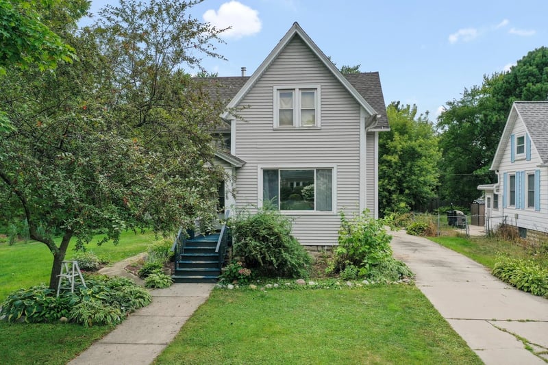 1240 S Jackson St, Green Bay, WI 54301-3038