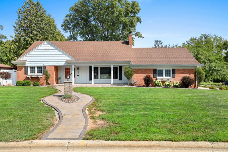 1153 Highview Ln, Green Bay, WI 54304