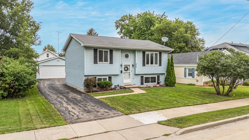830 Osborn Ave, Oshkosh, WI 54902-6556