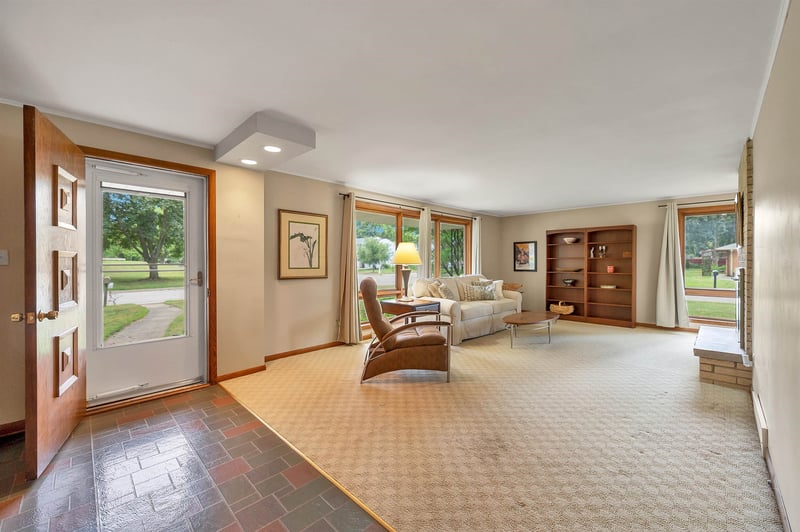 141 Custer Ct, Green Bay, WI 54301
