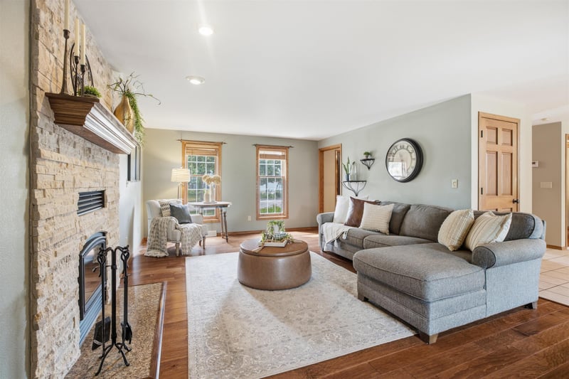 1502 E Cranberry Dr, Appleton, WI 54915