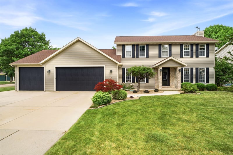 1502 E Cranberry Dr, Appleton, WI 54915
