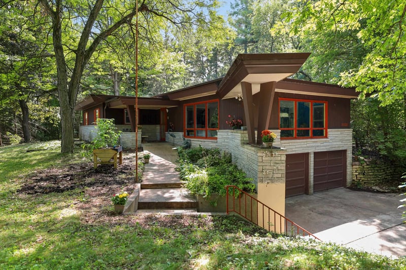 2532 Sheridan Dr, Green Bay, WI 54302-4423