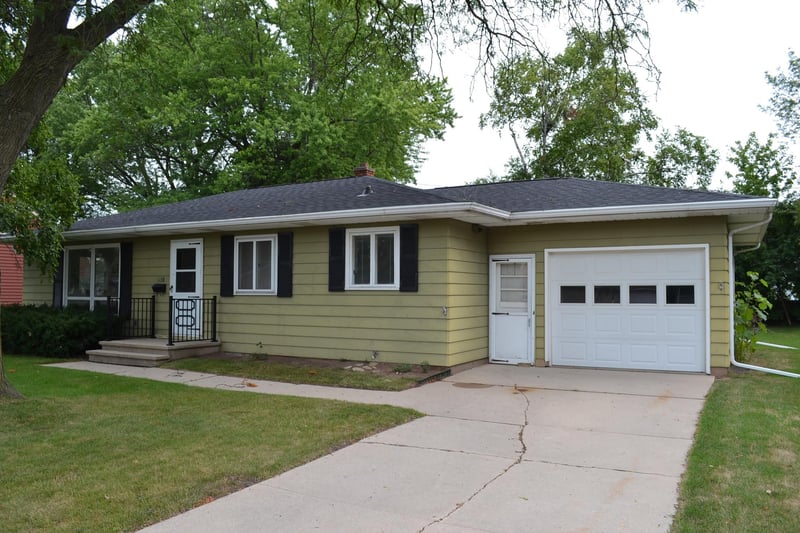 1138 Higgins Ave, Neenah, WI 54956