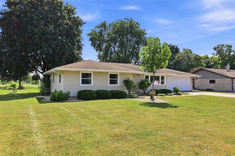 4521 W Capitol Dr, Appleton, WI 54913