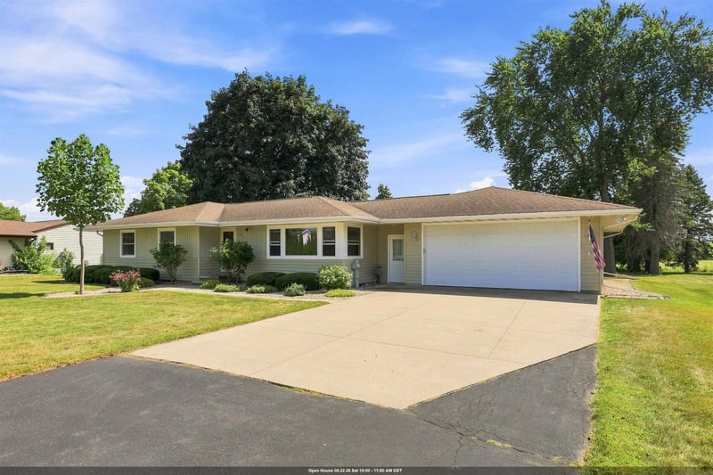 4521 W Capitol Dr, Appleton, WI 54913
