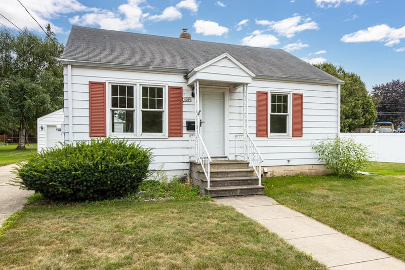 1609 W Murdock Ave, Oshkosh, WI 54901-2126