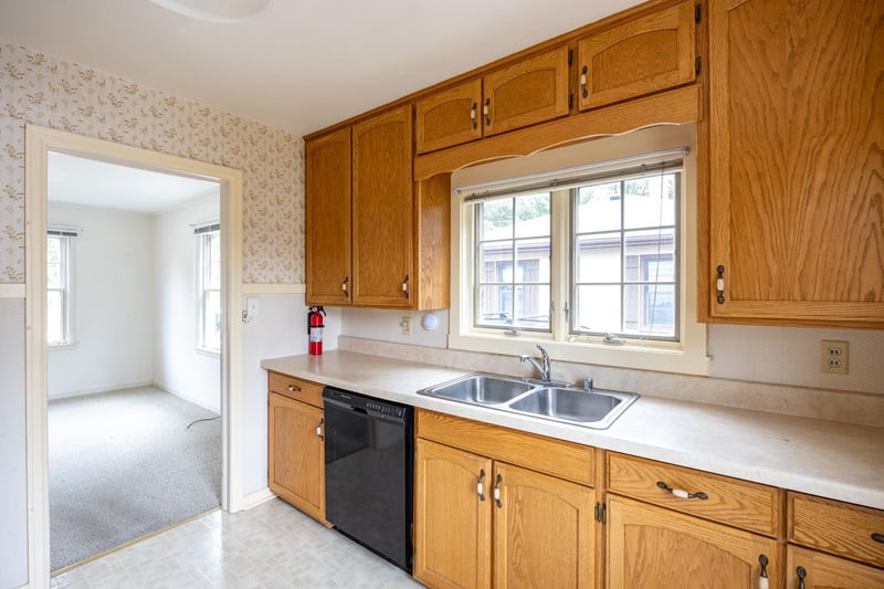 1609 W Murdock Ave, Oshkosh, WI 54901-2126