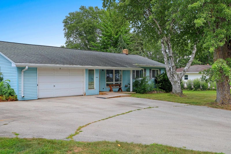 1648 View Ln, Green Bay, WI 54313