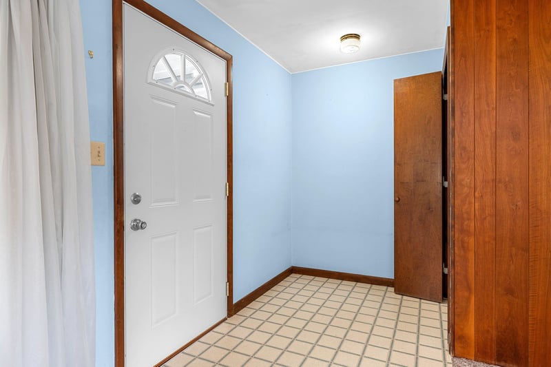 1648 View Ln, Green Bay, WI 54313
