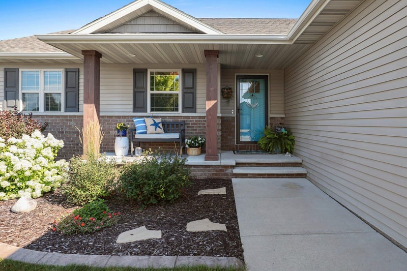 W6438 Sawtooth St, Menasha, WI 54952