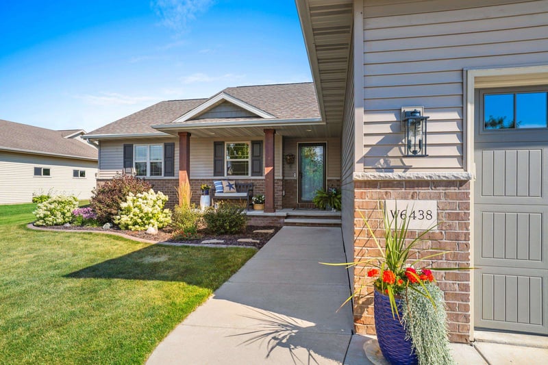 W6438 Sawtooth St, Menasha, WI 54952